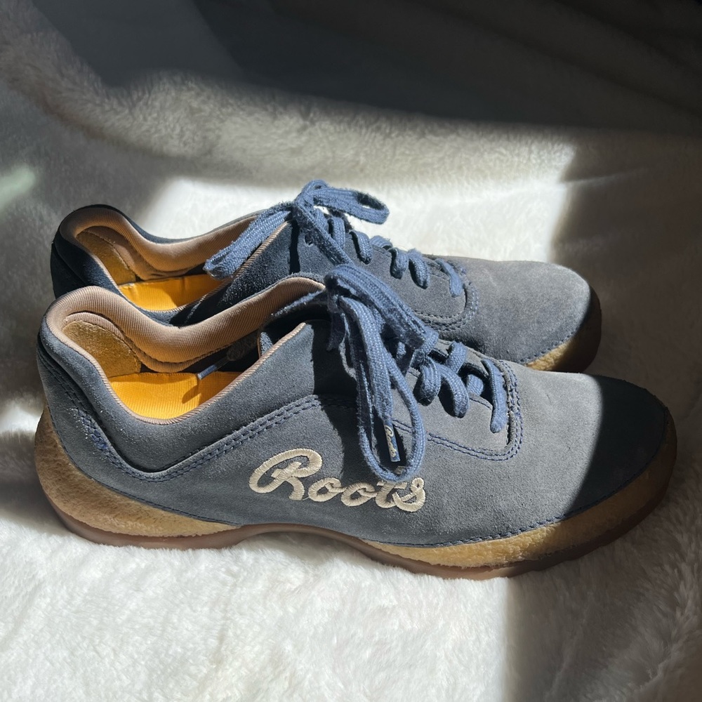 Roots suede leather tennis shoes Mens 7.5 with gum sole